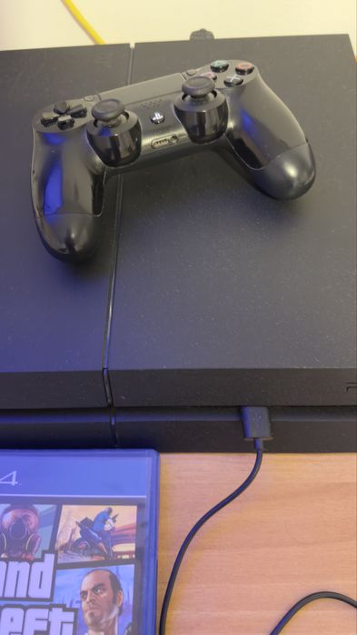 Se vinde ps4+jocuri!