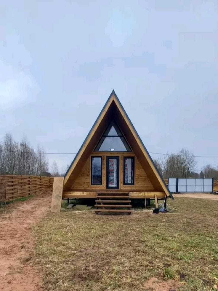 Casa si Cabana stil A-Frame pe structura de lemn