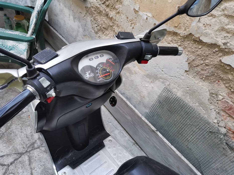 Scuter electric cu baterie defecta