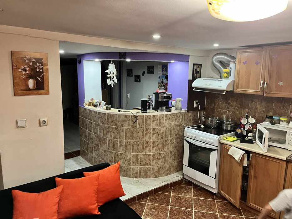 Къща с голям двор – с. Есеница, Варна