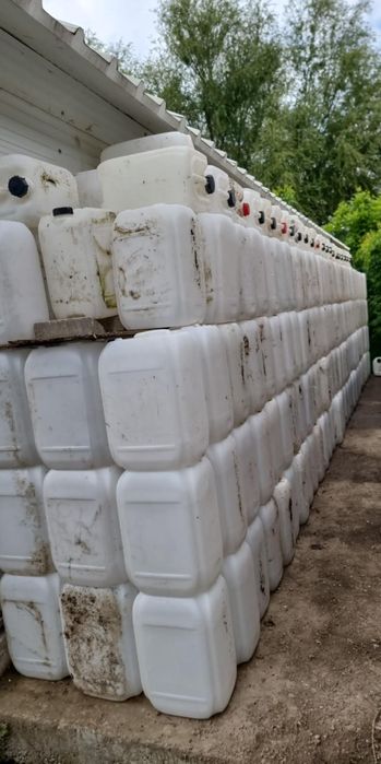 Bidoane 20 litri lichide de stoc 600 bucăți