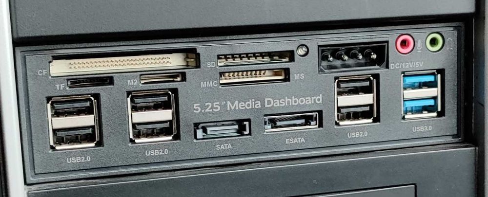 Vand PC desktop (unitate centrala, monitor, tastatura, mouse)