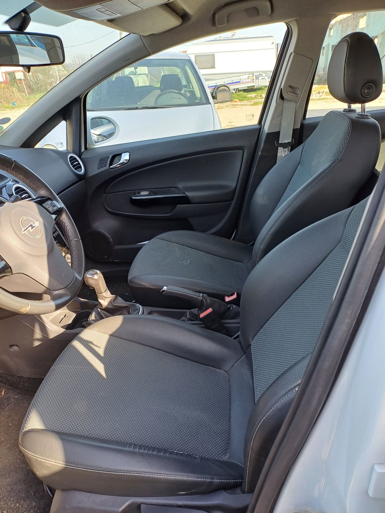 Opel Corsa 1.2 benzină an 2009