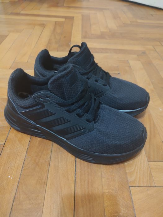 Маратонки Adidas номер 42