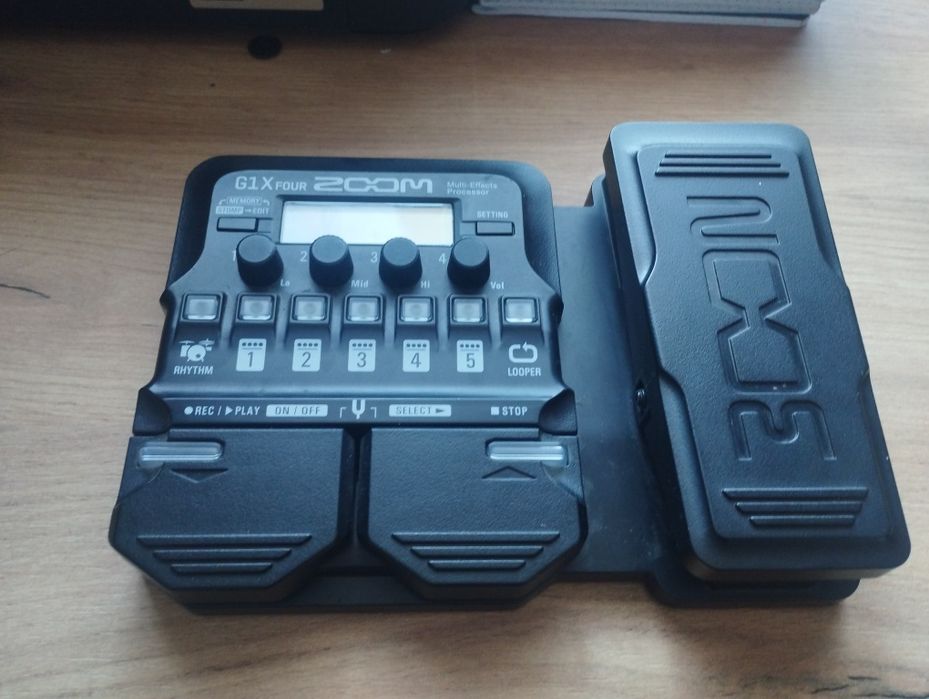 Гитарный процессор zoom g1x four