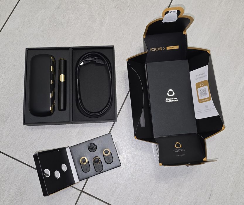 Kit IQOS Iluma i Seletti + 3 inele Seletti