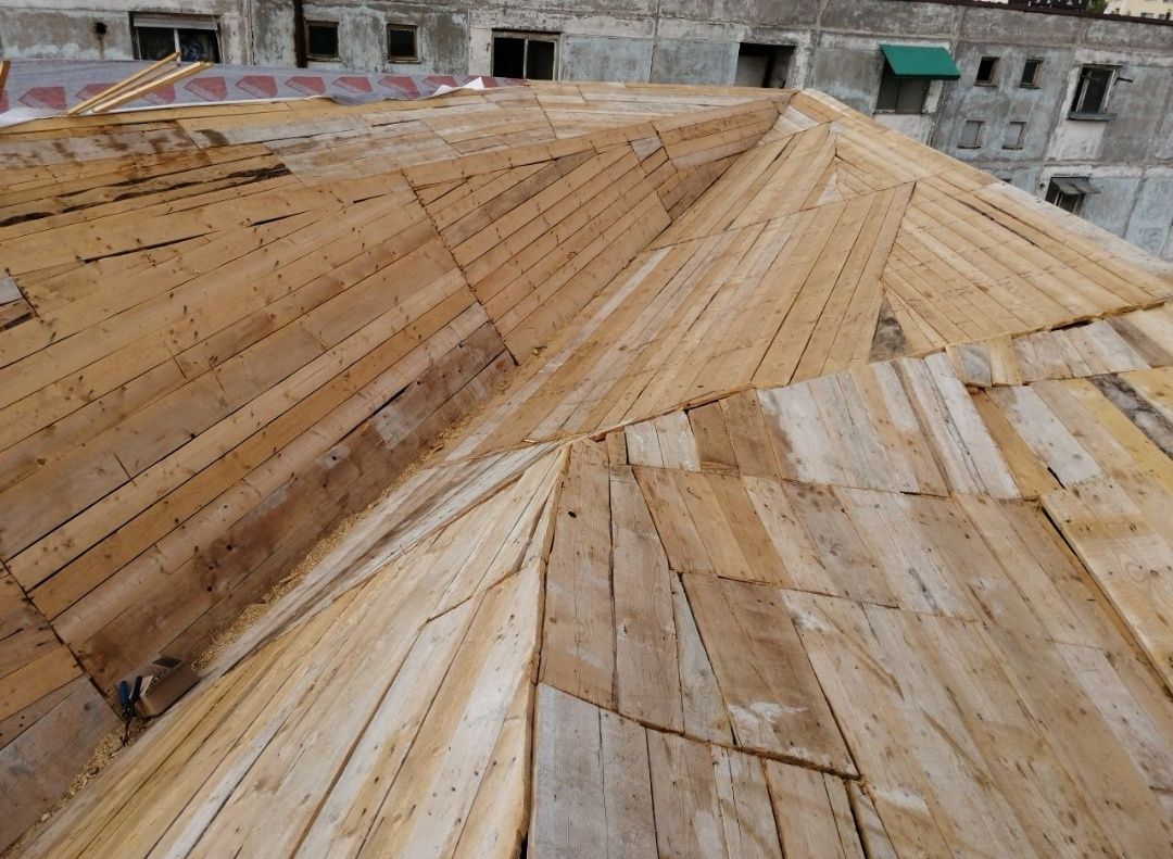 Finisari interioare acoperisuri tigla metalica tigla ceramica mansarde