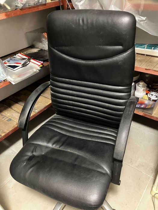 Офис стол от естествена кожа