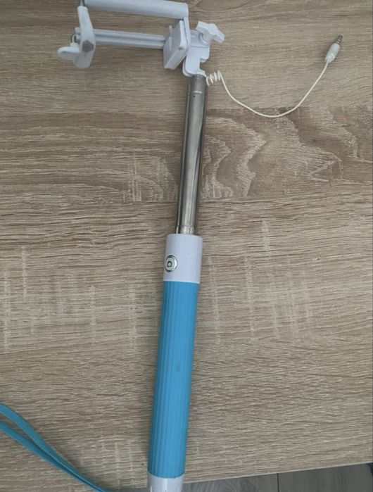Selfie stick albastru cu cablu jack 3.5mm
