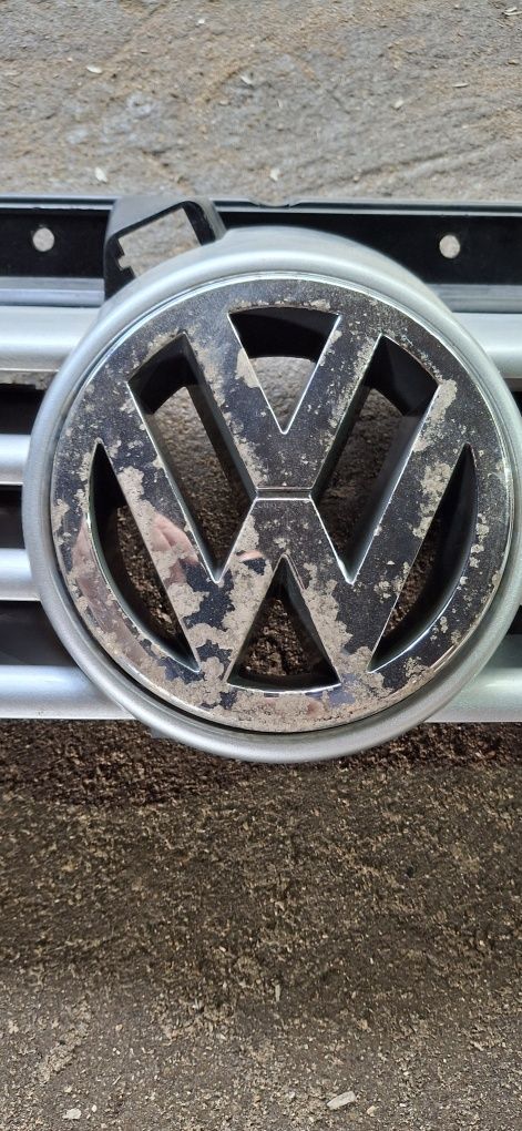 Vw бора решетка със емблема