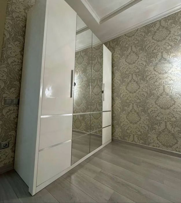 Распашной шкаф  белый