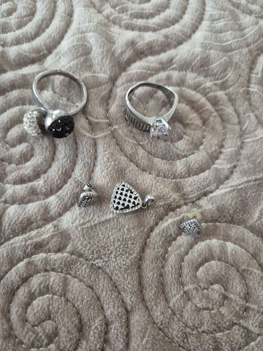 Set argint cu mici defecte 50 lei tot