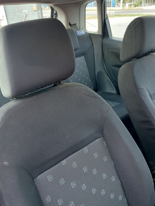 Vând Ford fiesta 1.3