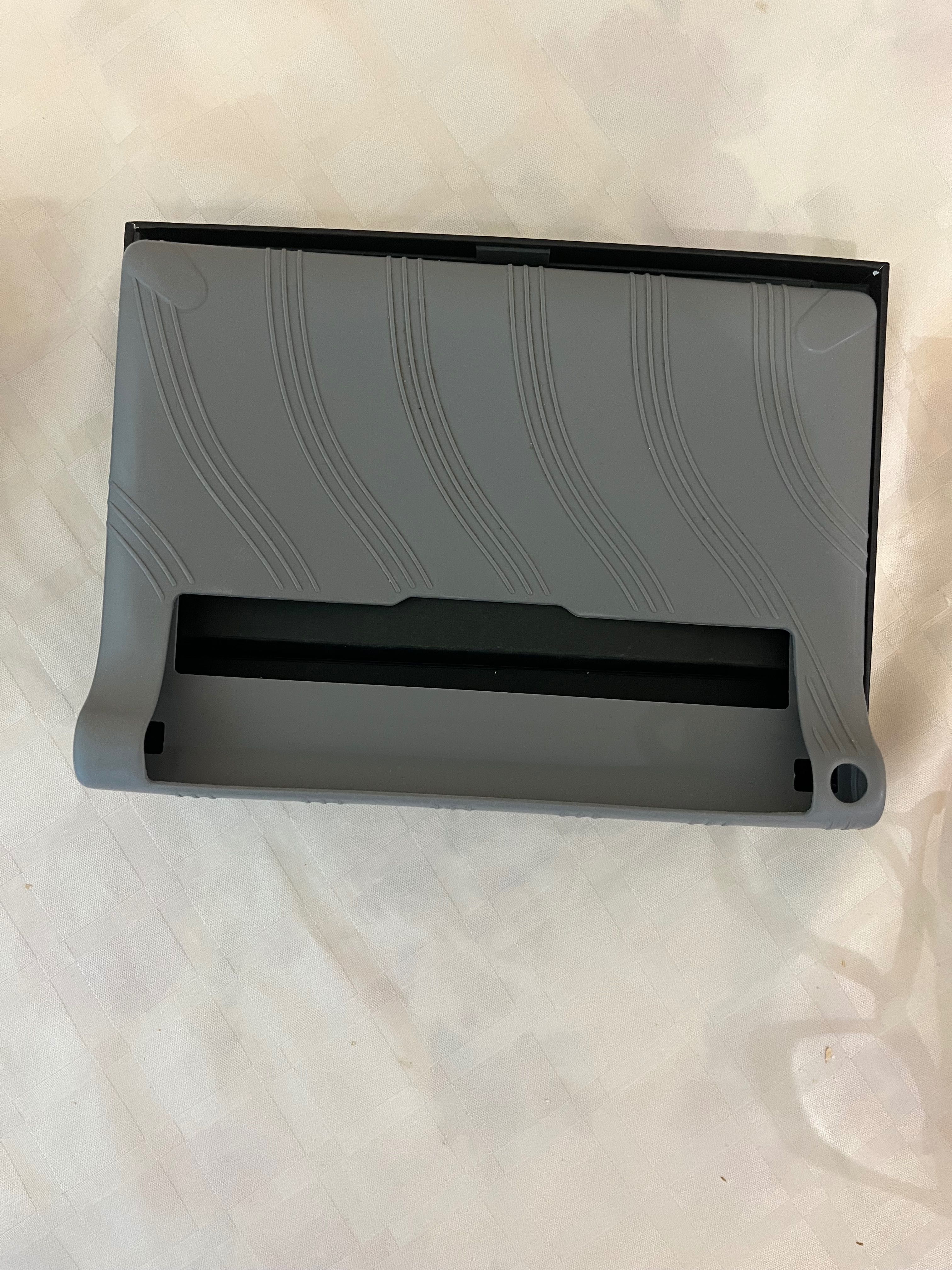 YOGA Tablet 2 - 8”-продавам! В отлично състояние, със силиконов калъф