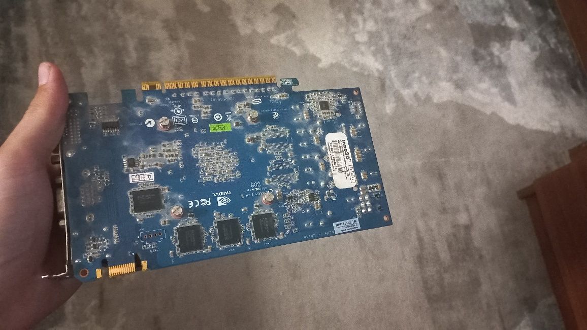Видеокарта NVIDIA GeForce GTS 450

Память: 1 ГБ GDDR5

Интерфейс: PCI-