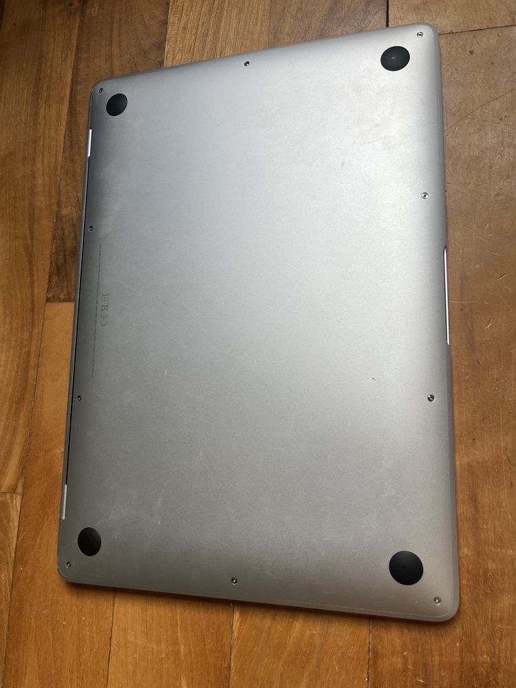 Macbook air 8.2  13 inch 8 GB RAM 128 GB - 11.12.2019