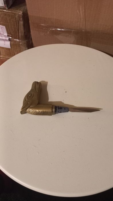 Стар бастун със скрито острие