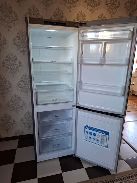 Холодильник Samsung в отличном состоянии