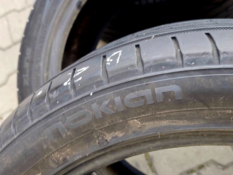 235 45 19 Nokian