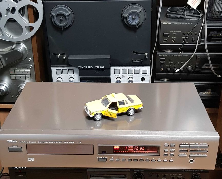 Compact Disc Stereo Deck Player Vintage YAMAHA CDX 530E SILVER TRACK