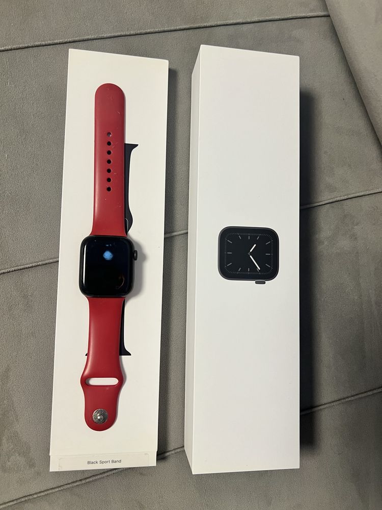 Продам Apple Watch Series 5 44mm