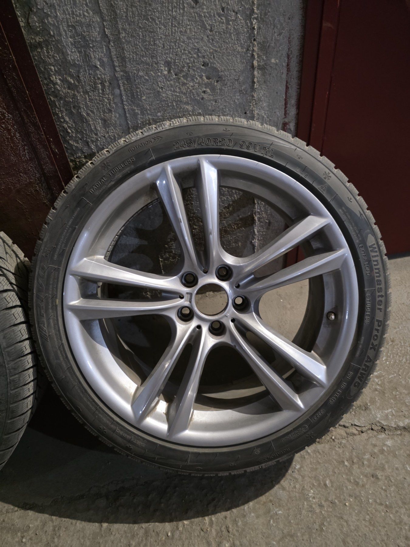 BMW Style 303 – 20 цола със зимни гуми Arivo DOT 2023