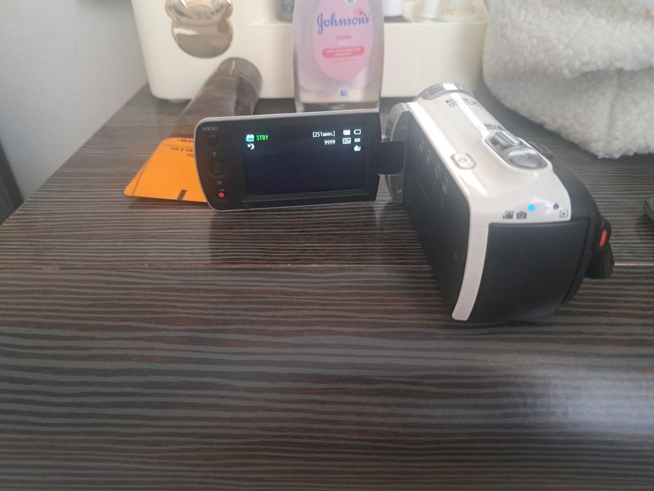 Продам видеокамеру Samsung HMX-F90