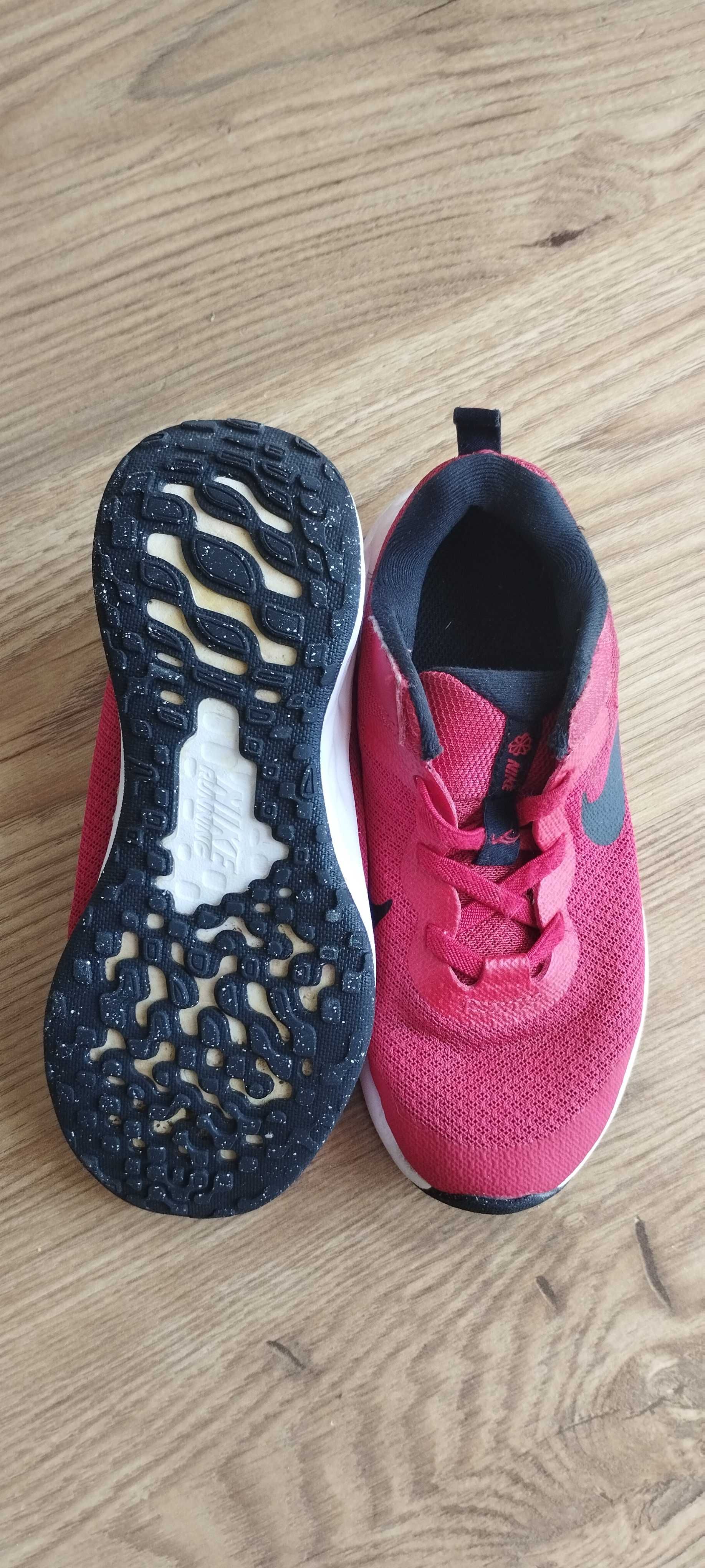 ЛОТ 2 броя детски маратонки Nike 31номер