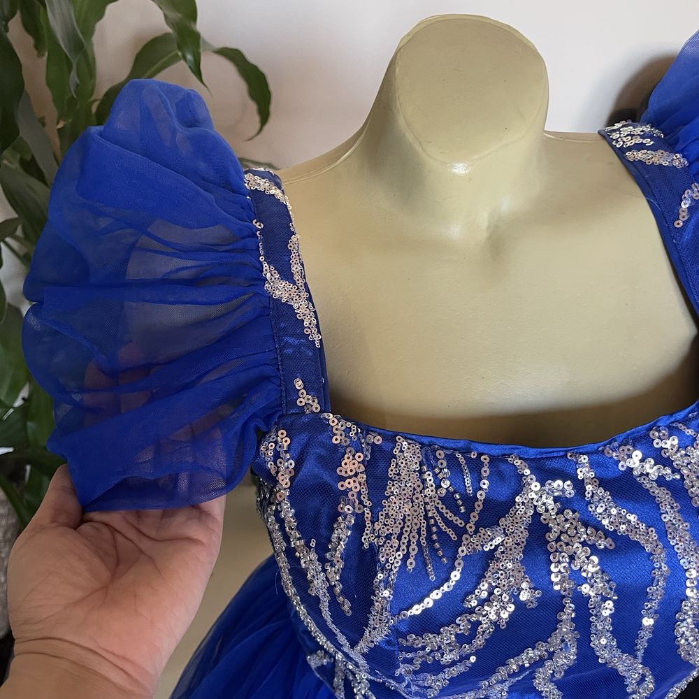 Rochie de ocazie lunga cu crapatura pe picior