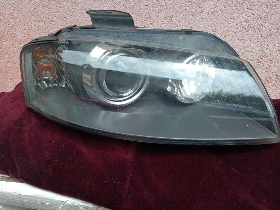 Far dreapta bixenon audi a3 8p