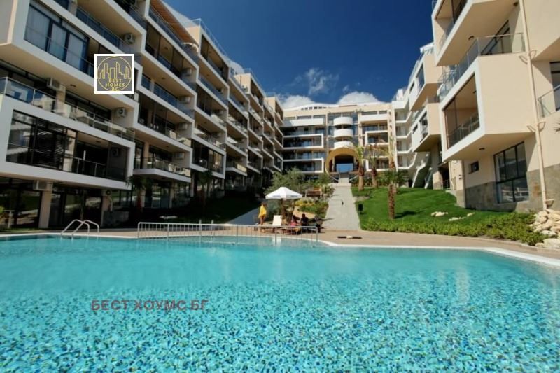 Продава се Двустаен апартамент в Свети Влас - 68 кв.м за 1500 €/кв.м - Снимка #2