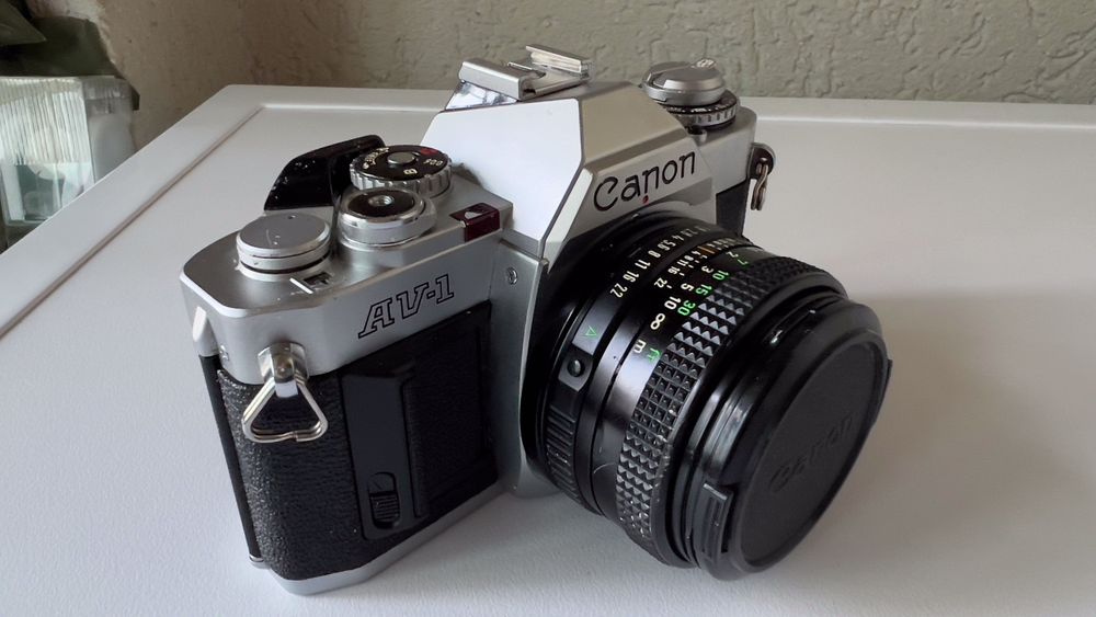 Canon AV-1 SLR 35mm/50mm f1.8