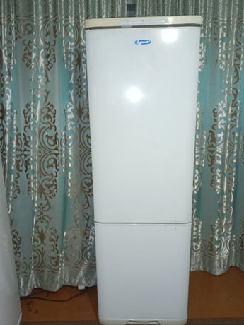 Продам холодилник двухкамерный Бирюса  рабочи доставка до квартиру бес
