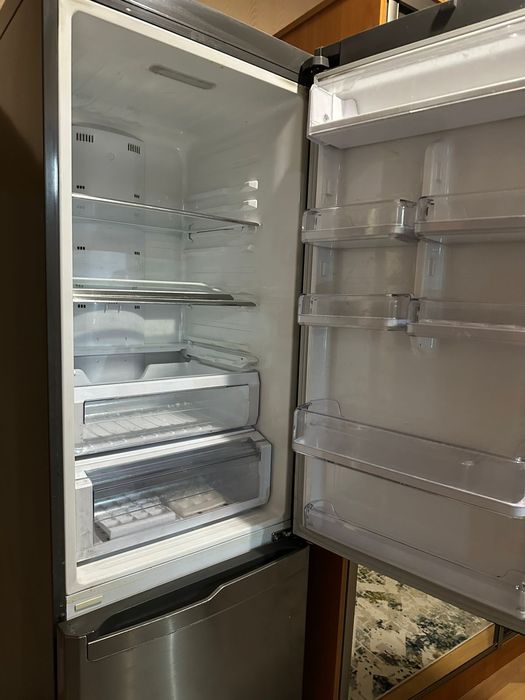 Холодильник Samsung