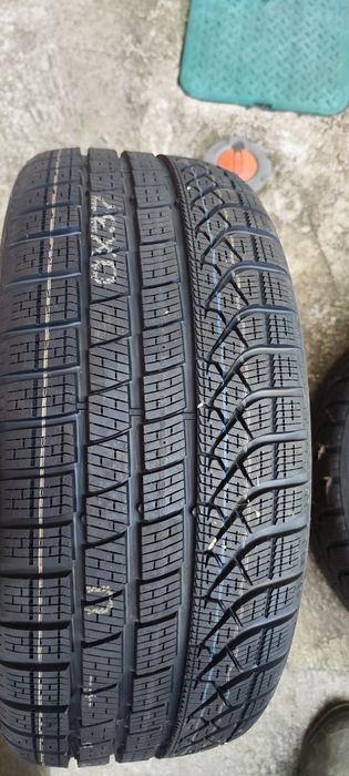 Vând 4 cauciucuri Pirelli 245 35 R19