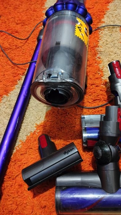 Aspirator Dyson v10