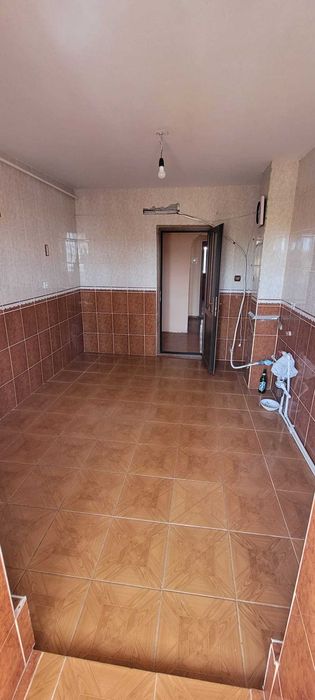 vand apartament 4 camere