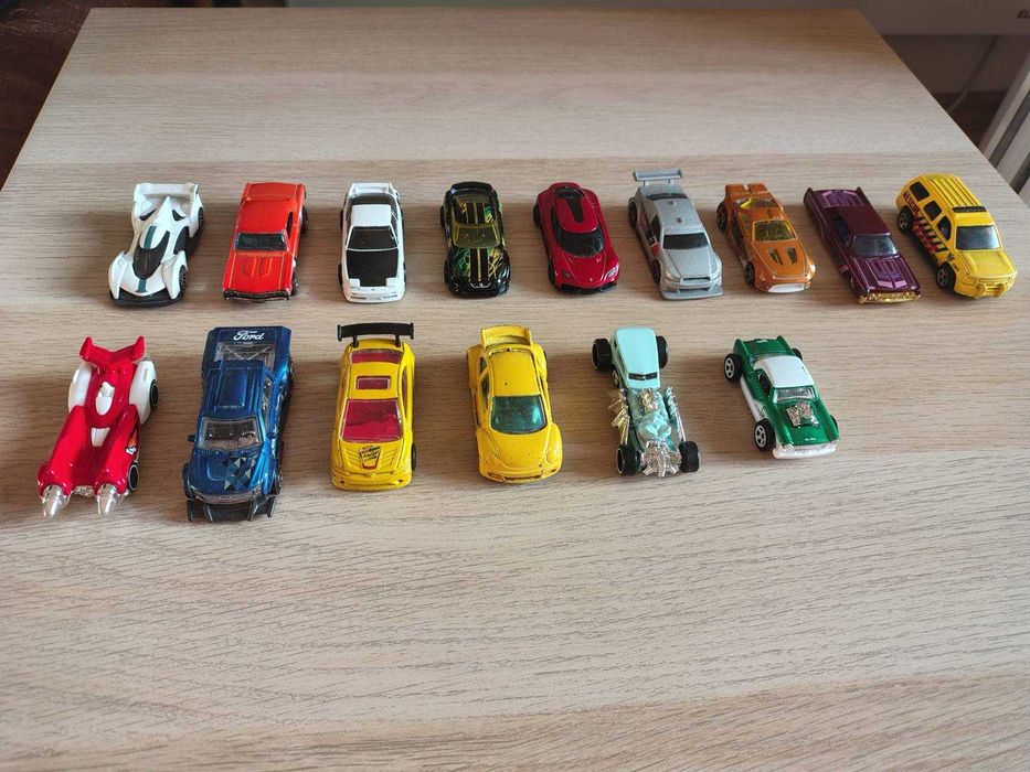 Hot Wheels колички и други.