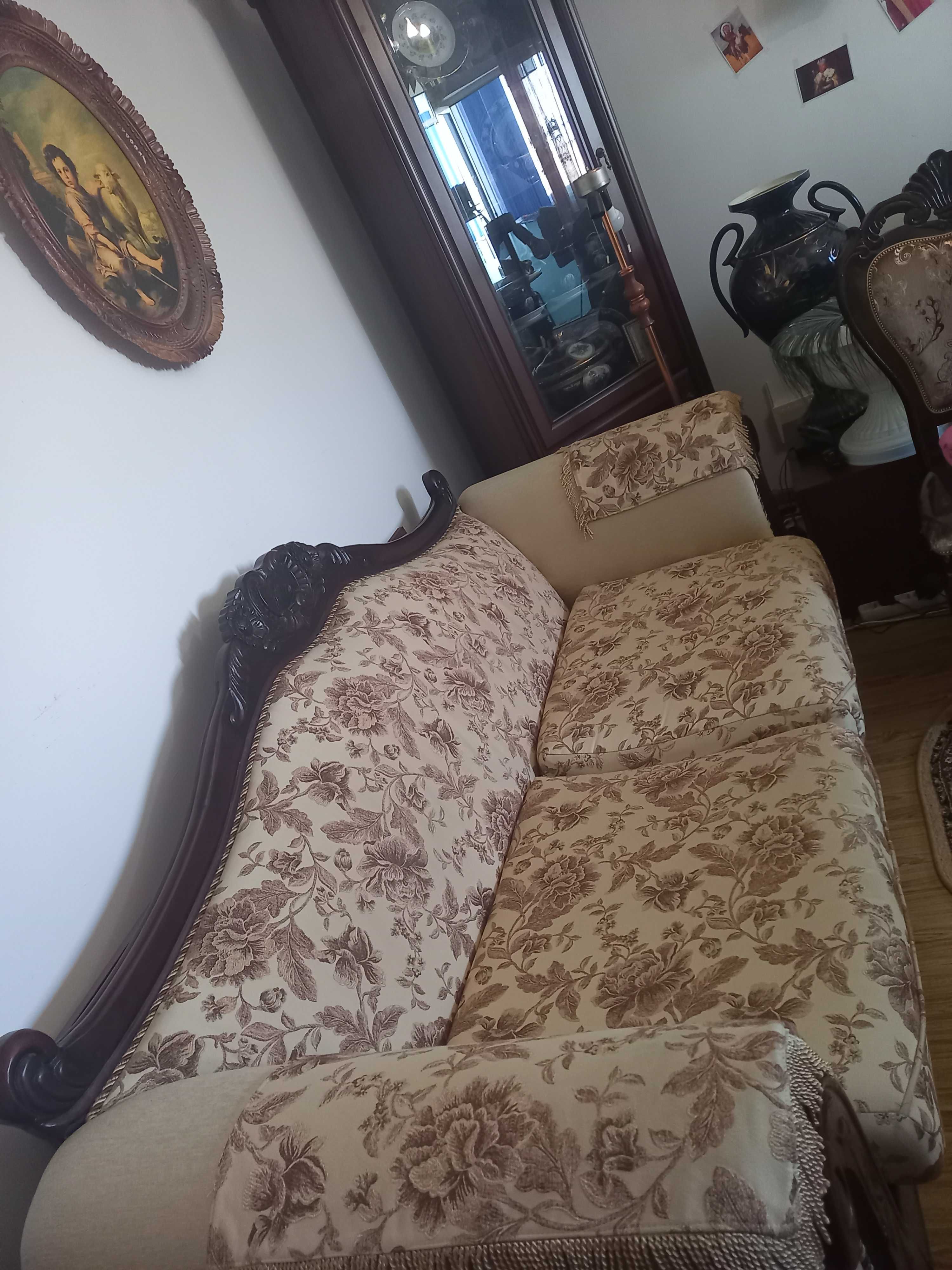 Продам симпатичный диван.