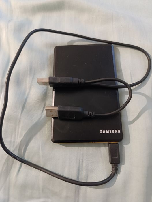 Продам внешний жёсткий диск SAMSUNG обьемом 1тб USB 2,0