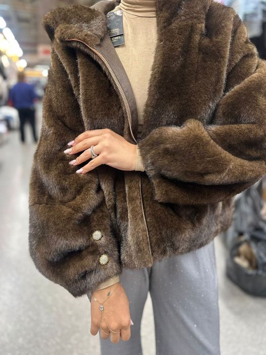 Blanita superbă dama