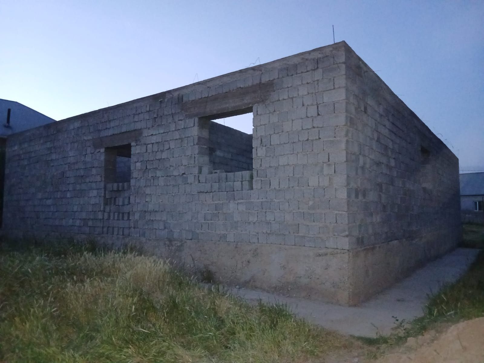 Жер үй сатылады.