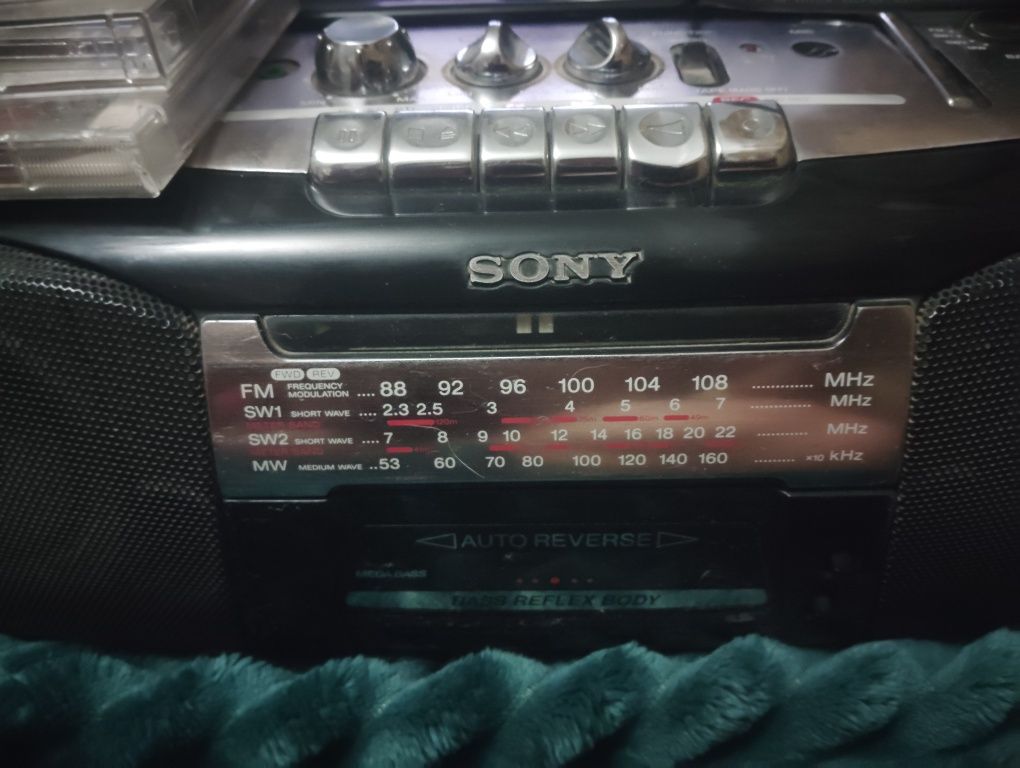 Sony CFS-B7. MK2  Radio Cassette Recorder (1998)
Radio Cassette Record