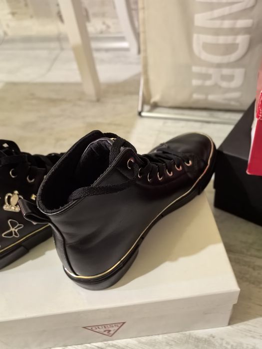 Дамски кецове Guess
