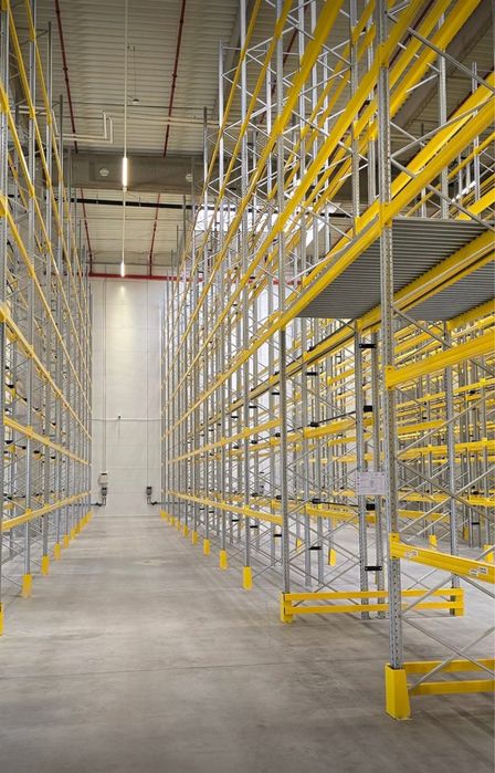 Rafturi metalice in stoc