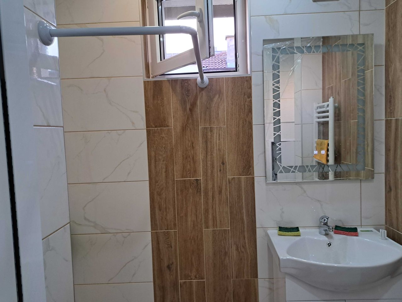 Дава се под наем Двустаен апартамент в Русе, Център - 70 кв.м за 357 € - Снимка #1