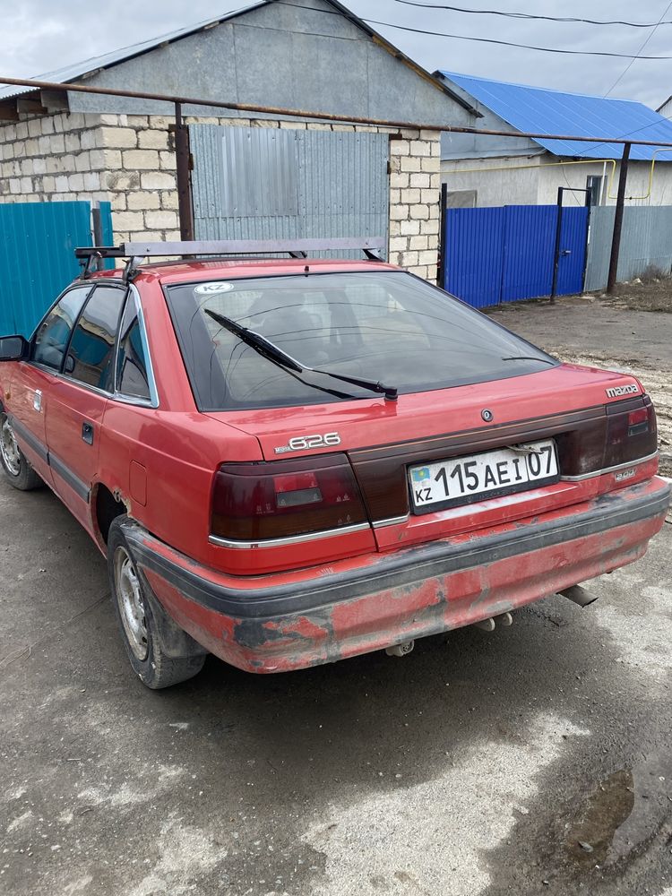 Mazda626 год1988