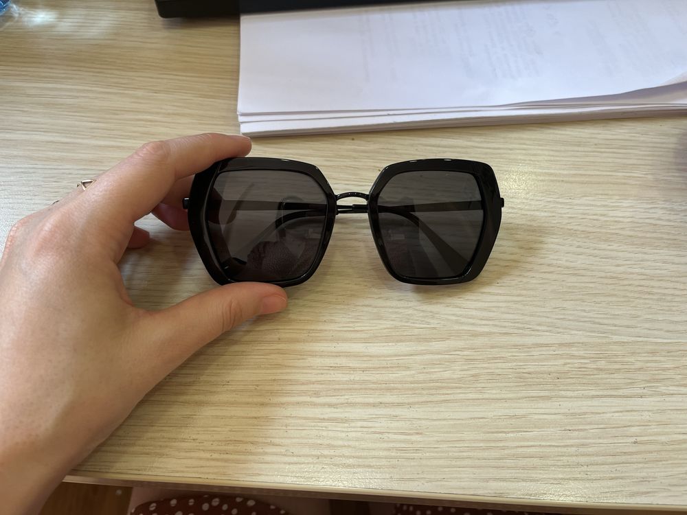 Черни слънчеви очила