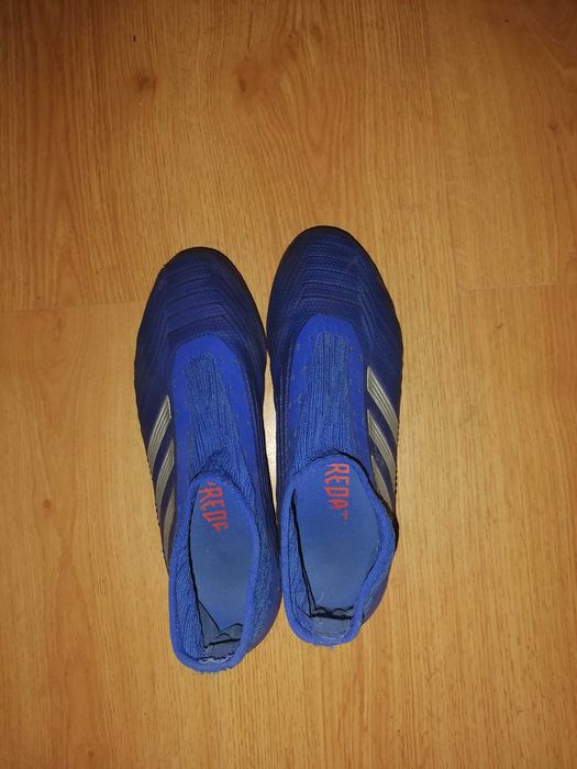 Футболни бутонки adidas