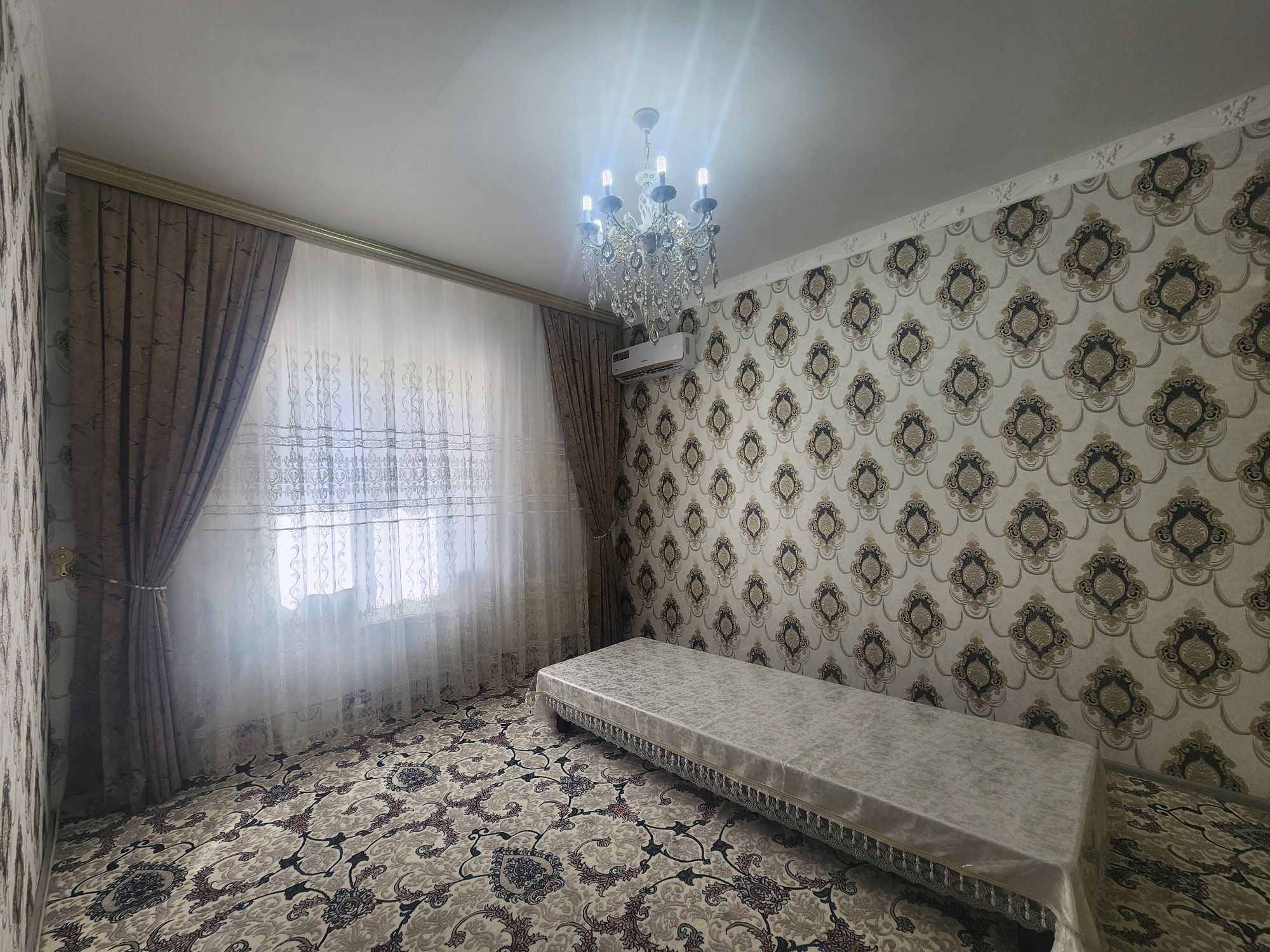 1-xonali sotiladi. 24900$ Nurafshon restoran